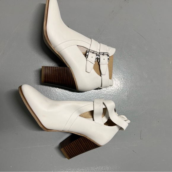 Michael Kors nwt white booties with heels and buckle details never worn classic - Picture 4 of 9
